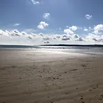 Blue Anchor House - Part Of The The Bay Filey Village With Pool, Gym And Direct Access, Pub, Restaurant, Tennis And Meadows Walks *