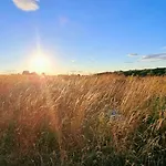 Blue Anchor House - Part Of The The Bay Filey Village With Pool, Gym And Direct Access, Pub, Restaurant, Tennis And Meadows Walks Holiday home *