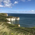 Blue Anchor House - Part Of The The Bay Filey Village With Pool, Gym And Direct Access, Pub, Restaurant, Tennis And Meadows Walks Reighton