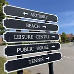 Holiday home Blue Anchor House - Part Of The The Bay Filey Village With Pool, Gym And Direct Access, Pub, Restaurant, Tennis And Meadows Walks