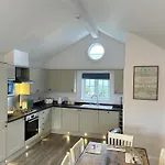 Blue Anchor House - Part Of The The Bay Filey Village With Pool, Gym And Direct Access, Pub, Restaurant, Tennis And Meadows Walks Holiday home Reighton