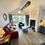Blue Anchor House - Part Of The The Bay Filey Village With Pool, Gym And Direct Access, Pub, Restaurant, Tennis And Meadows Walks Feriehus