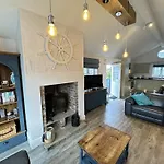 Blue Anchor House - Part Of The The Bay Filey Village With Pool, Gym And Direct Access, Pub, Restaurant, Tennis And Meadows Walks * Reighton