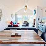 Blue Anchor House - Part Of The The Bay Filey Village With Pool, Gym And Direct Access, Pub, Restaurant, Tennis And Meadows Walks