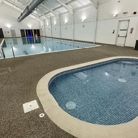 펜션 Blue Anchor House - Part Of The The Bay Filey Village With Pool, Gym And Direct Access, Pub, Restaurant, Tennis And Meadows Walks Reighton