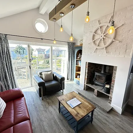 Blue Anchor House - Part Of The The Bay Filey Village With Pool, Gym And Direct Access, Pub, Restaurant, Tennis And Meadows Walks Reighton