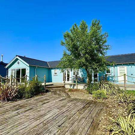 Blue Anchor House - Part Of The The Bay Filey Village With Pool, Gym And Direct Access, Pub, Restaurant, Tennis And Meadows Walks * Reighton