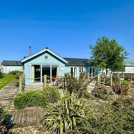 Blue Anchor House - Part Of The The Bay Filey Village With Pool, Gym And Direct Access, Pub, Restaurant, Tennis And Meadows Walks Reighton