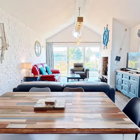 Blue Anchor House - Part Of The The Bay Filey Village With Pool, Gym And Direct Access, Pub, Restaurant, Tennis And Meadows Walks