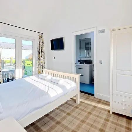 Blue Anchor House - Part Of The The Bay Filey Village With Pool, Gym And Direct Access, Pub, Restaurant, Tennis And Meadows Walks