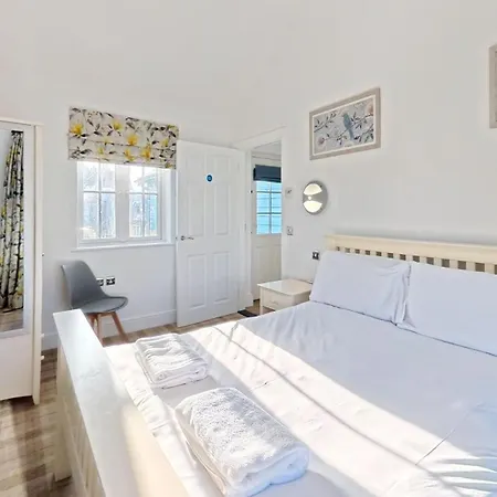 Blue Anchor House - Part Of The The Bay Filey Village With Pool, Gym And Direct Access, Pub, Restaurant, Tennis And Meadows Walks Reighton
