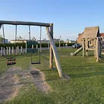 Blue Anchor House - Part Of The The Bay Filey Village With Pool, Gym And Direct Access, Pub, Restaurant, Tennis And Meadows Walks