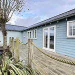 Blue Anchor House - Part Of The The Bay Filey Village With Pool, Gym And Direct Access, Pub, Restaurant, Tennis And Meadows Walks * Reighton