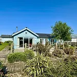 Blue Anchor House - Part Of The The Bay Filey Village With Pool, Gym And Direct Access, Pub, Restaurant, Tennis And Meadows Walks Reighton